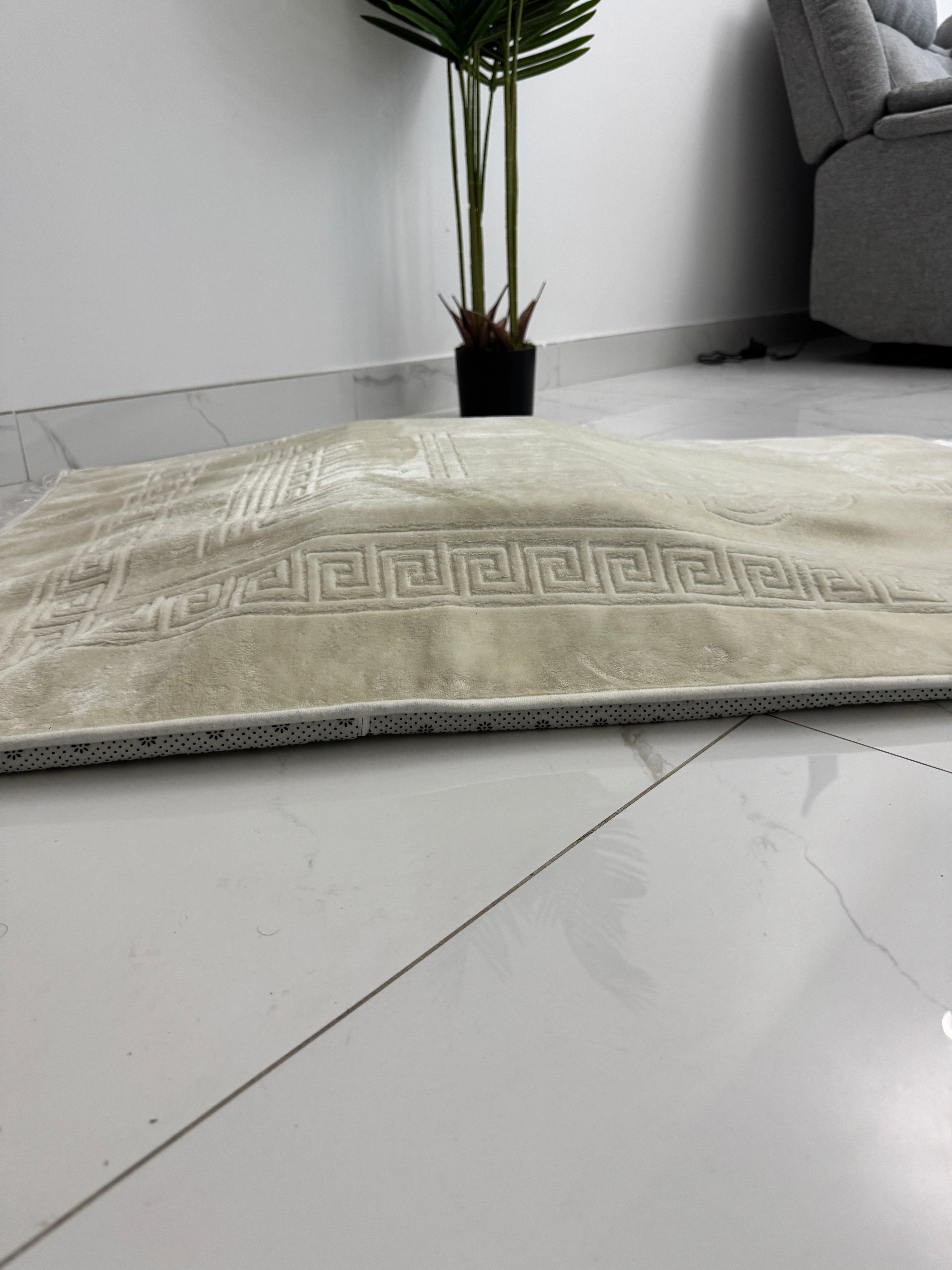 Raha Ergonomic Prayer Mat with Knee Support Cushion | Cream Beige Memory Foam Velvet Sajadah