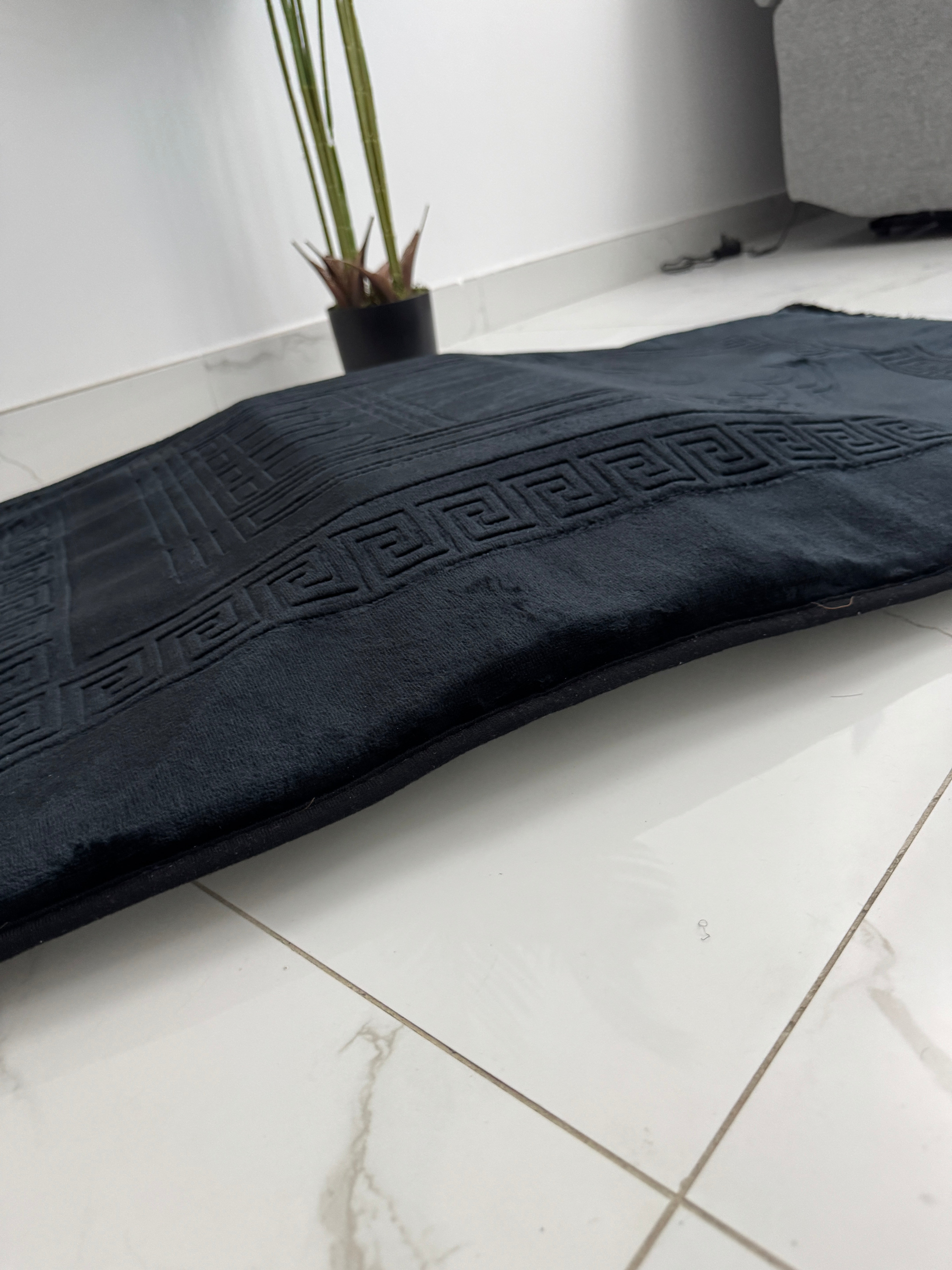 Raha Ergonomic Prayer Mat with Knee Support Cushion | Black Memory Foam Velvet Sajadah